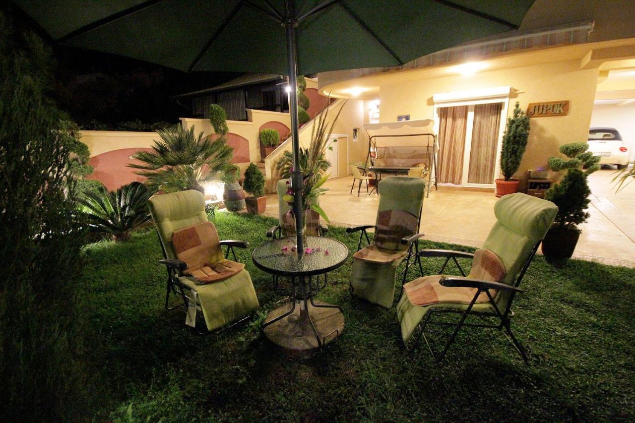 Villa Jupok Bar Εξωτερικό φωτογραφία